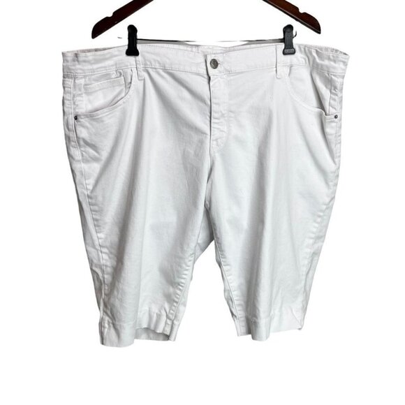 𝅺REITMAN’S R. Jeans White Bermuda Shorts Size 38 Petite - Picture 1 of 9